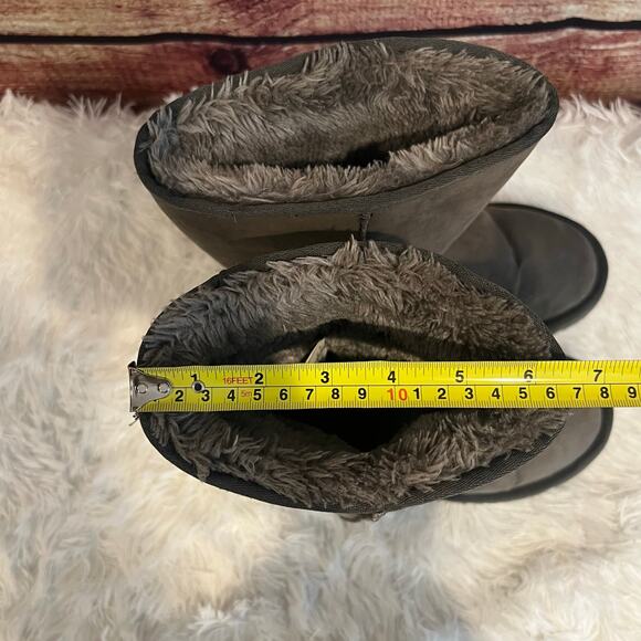 Ugg Classic Short Boots Size 9 Light Brown Gray Suede Slip On Winter Shoes - Picture 9 of 9